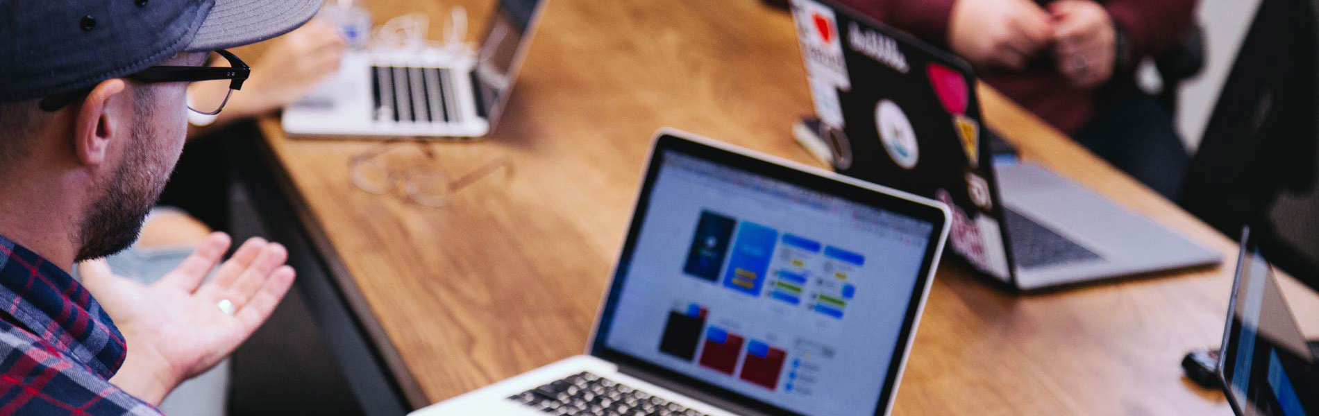 0から半年で月収20万を叶えた、 現役占い師＆WEB業界20年のプロが教えます。